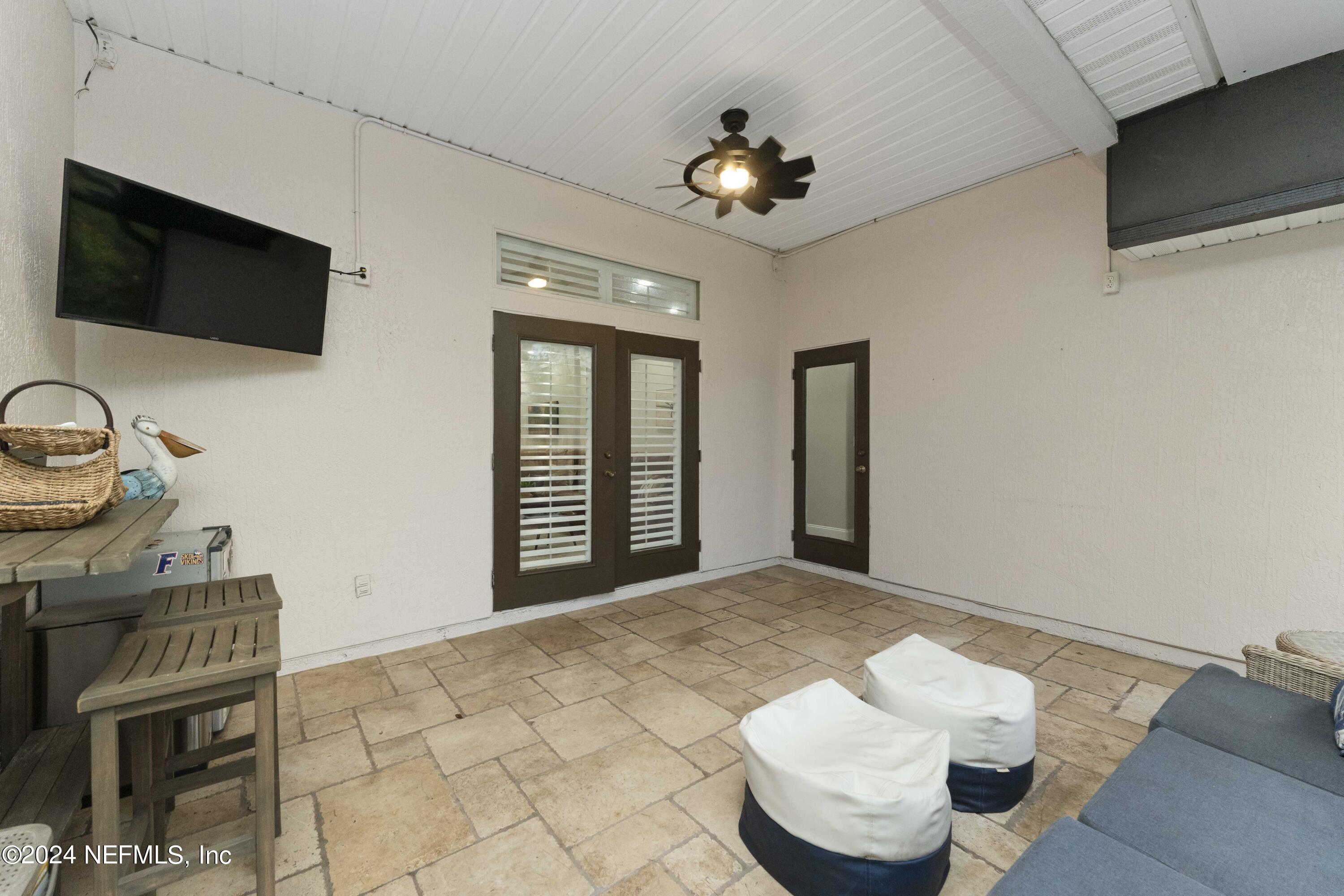 1025 HANOVER Lane
