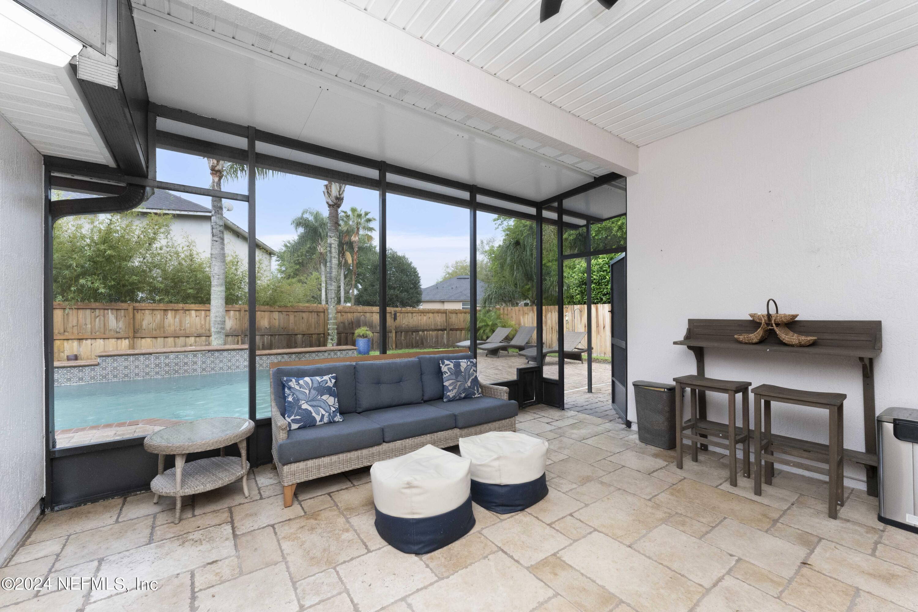 1025 HANOVER Lane