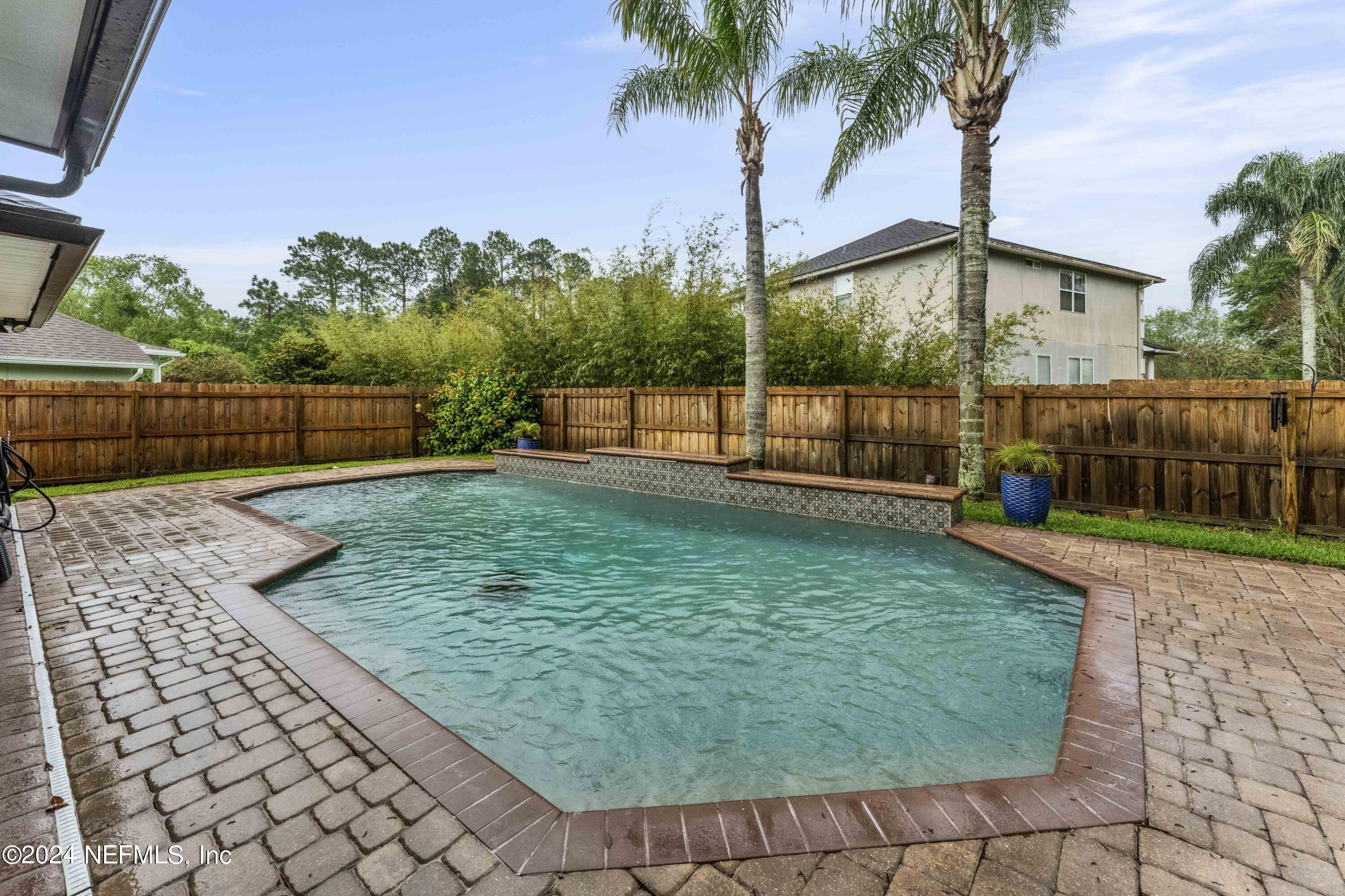 1025 HANOVER Lane