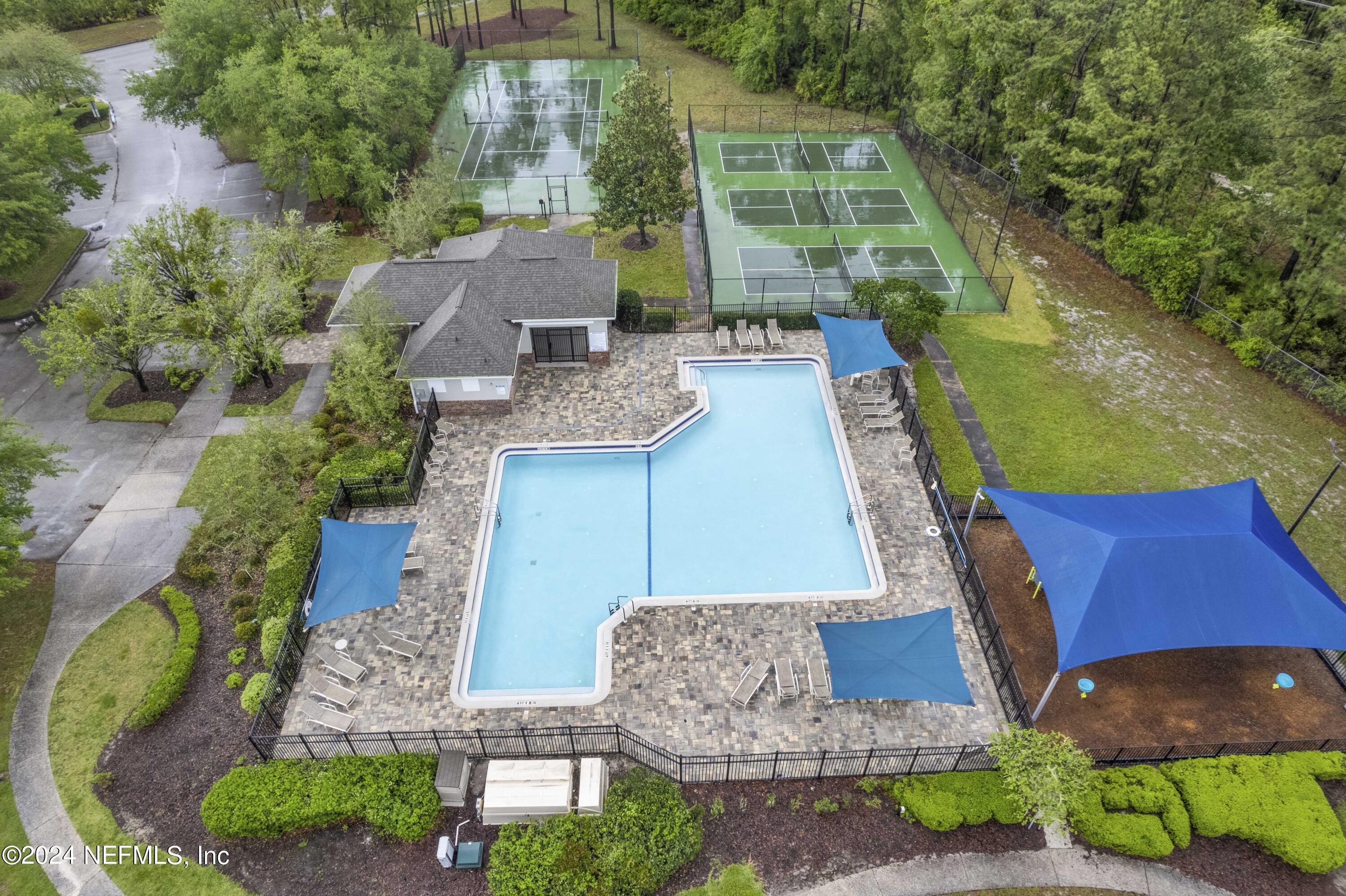 1025 HANOVER Lane