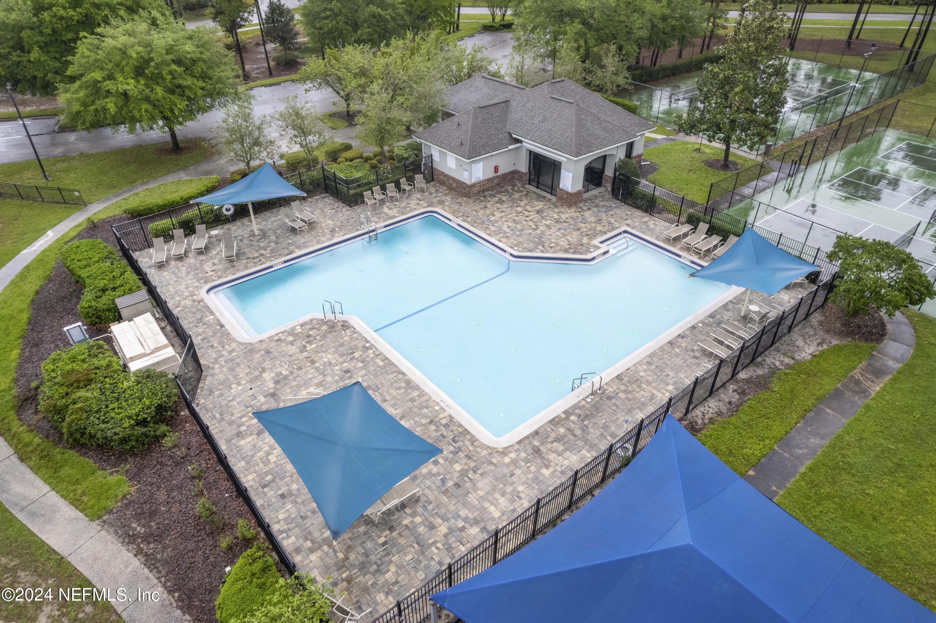1025 HANOVER Lane