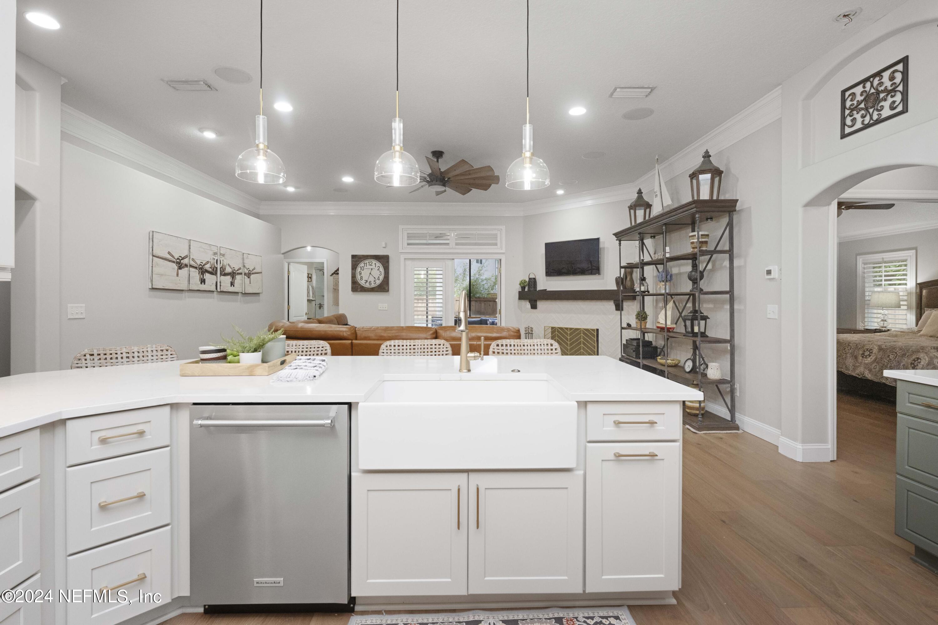 1025 HANOVER Lane