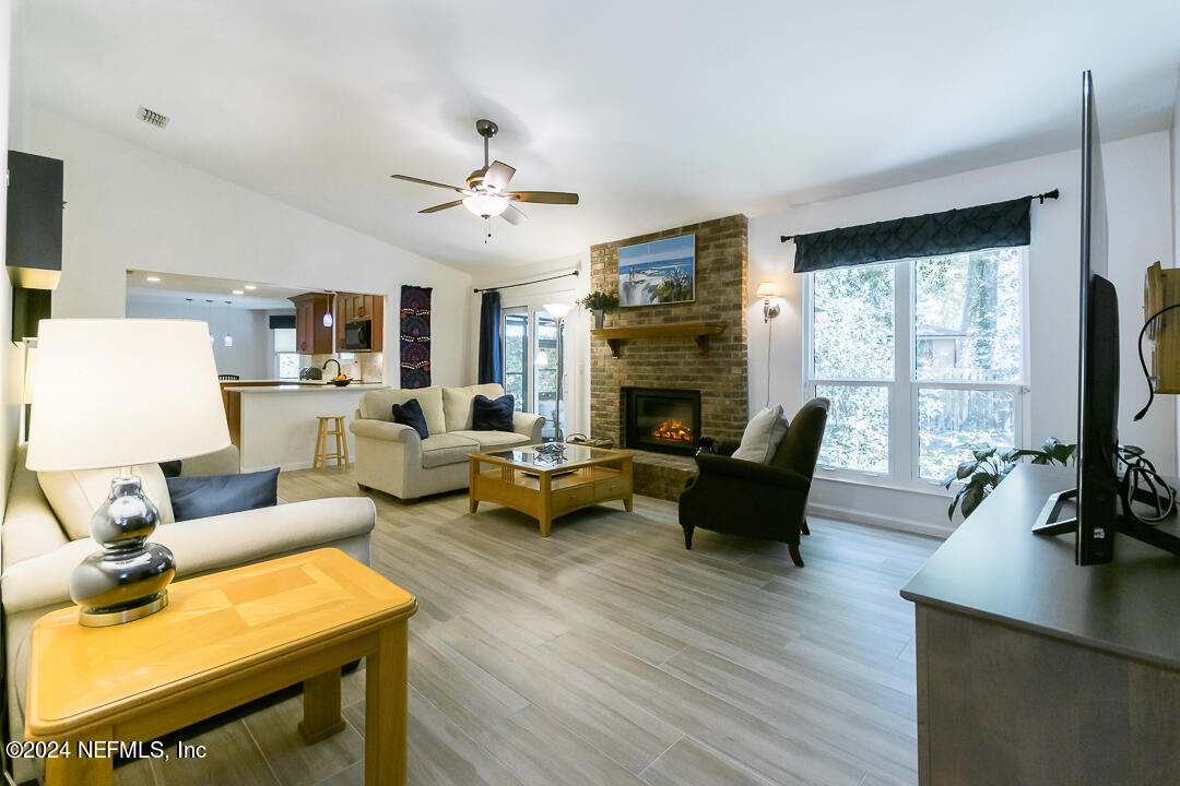 12421 VALPARISO Trail