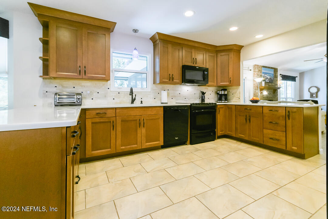 12421 VALPARISO Trail