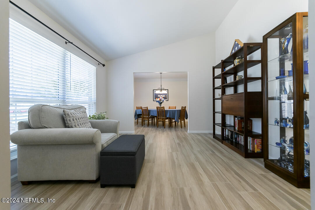12421 VALPARISO Trail