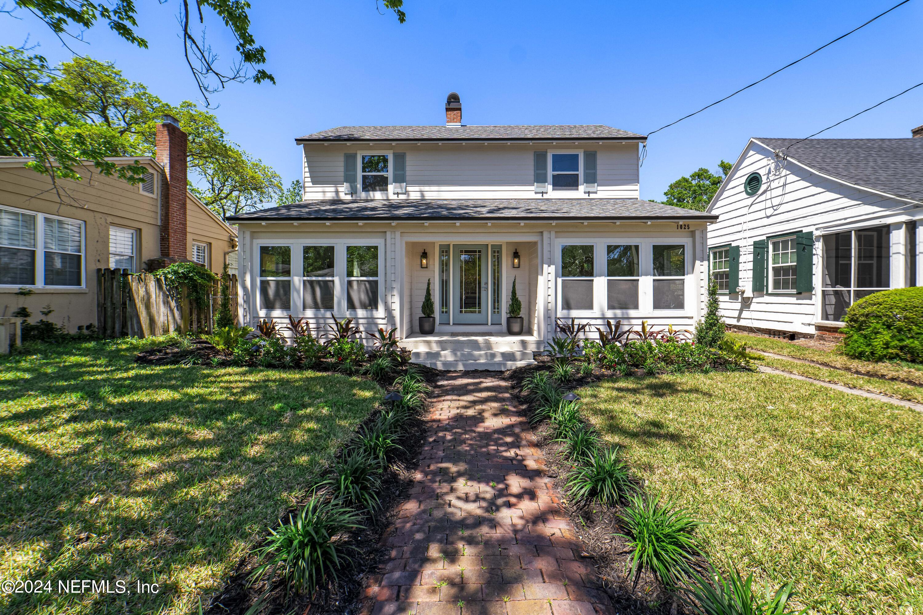 1025 COLOMBO Street