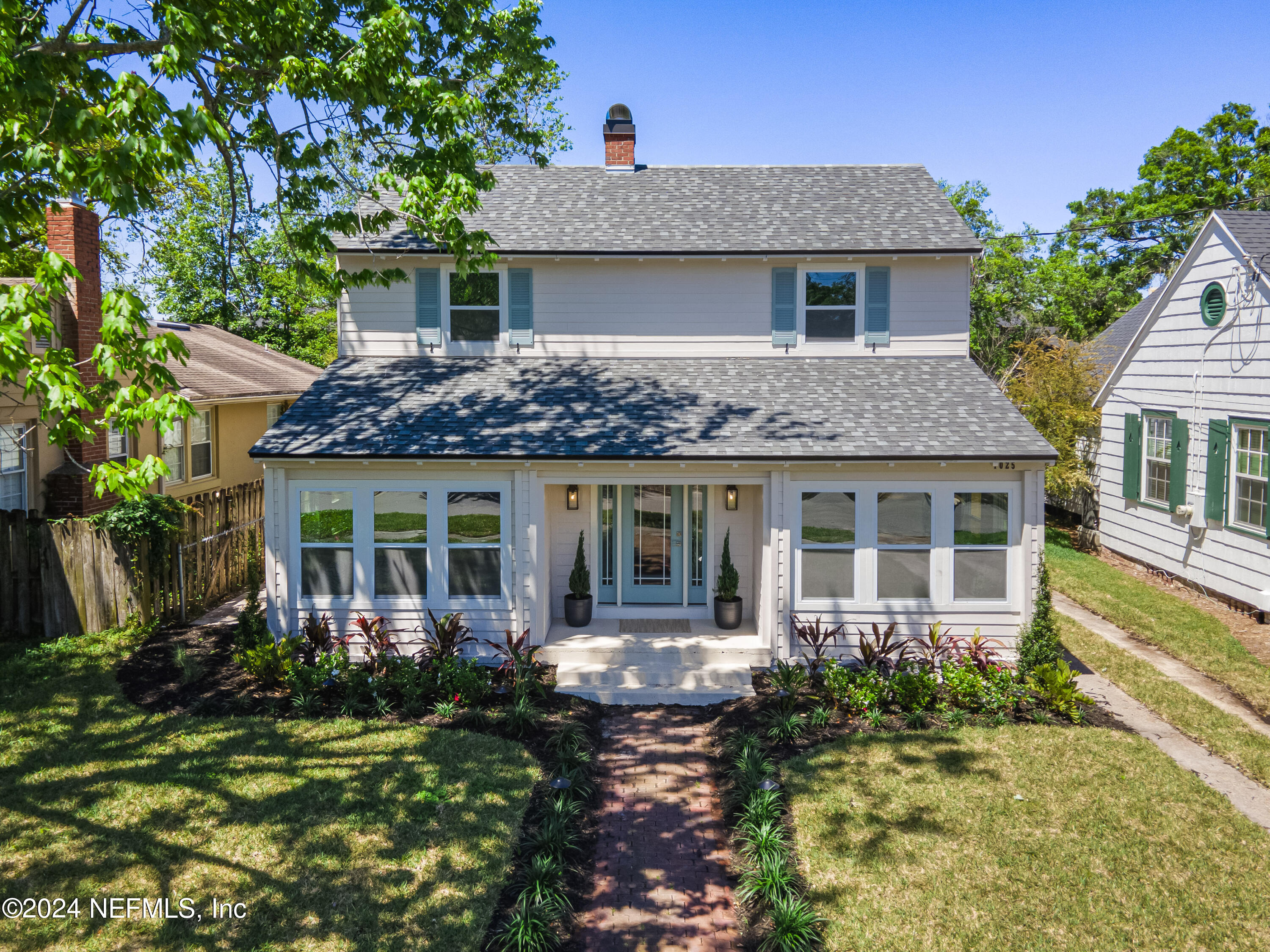 1025 COLOMBO Street