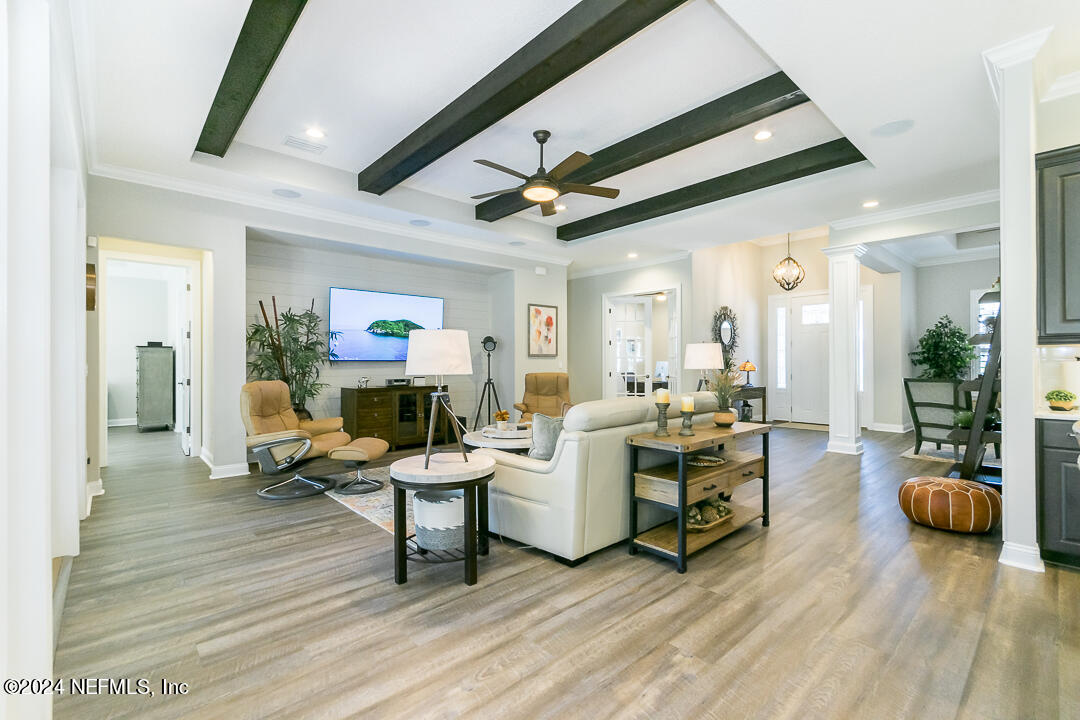 548 APPALOOSA Avenue