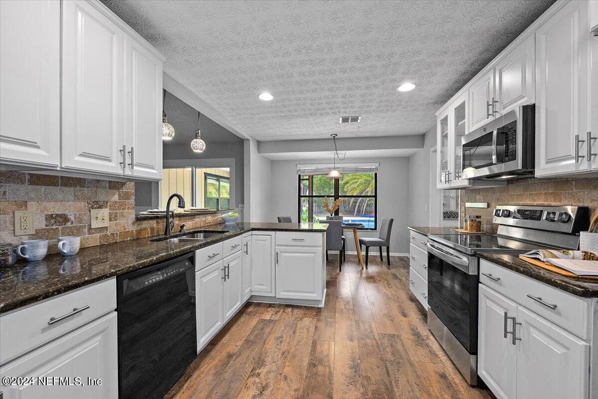 305 EDINBURGH Lane