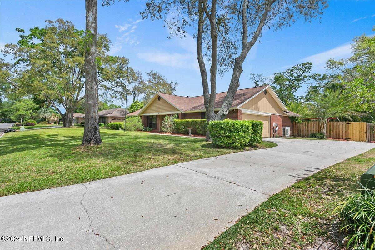 305 EDINBURGH Lane