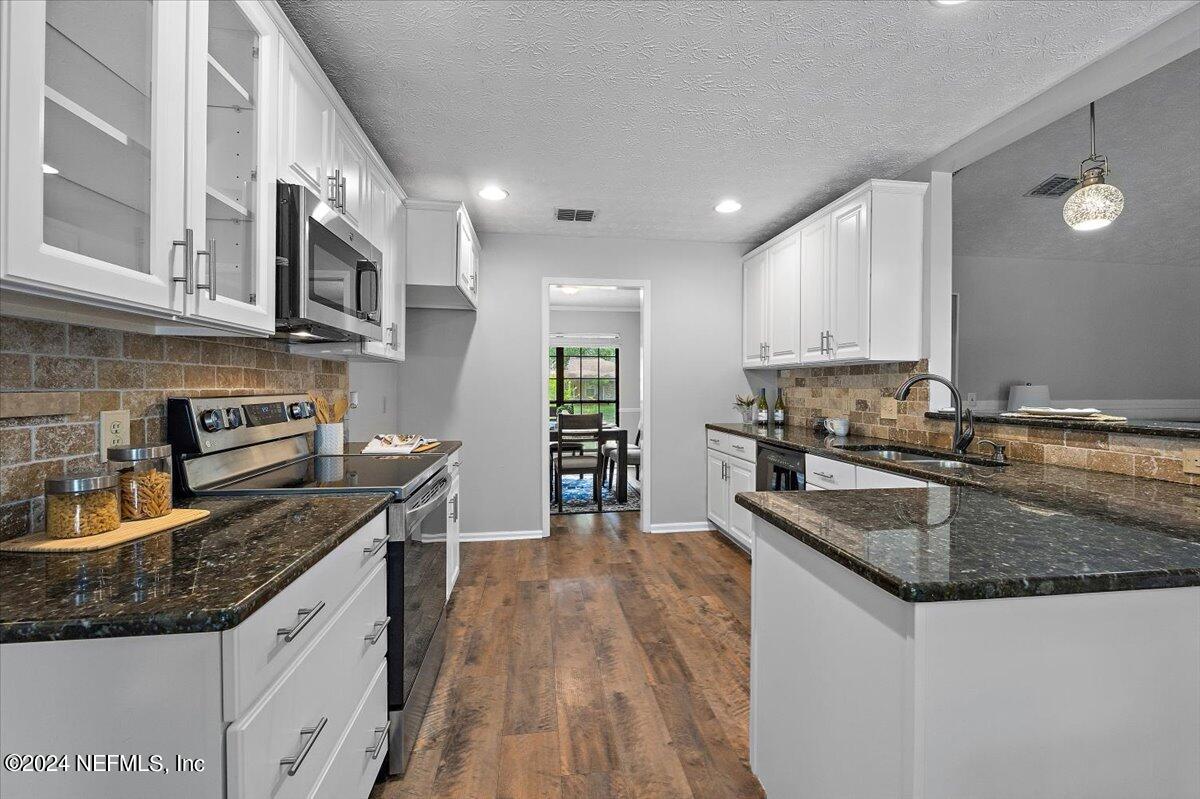 305 EDINBURGH Lane