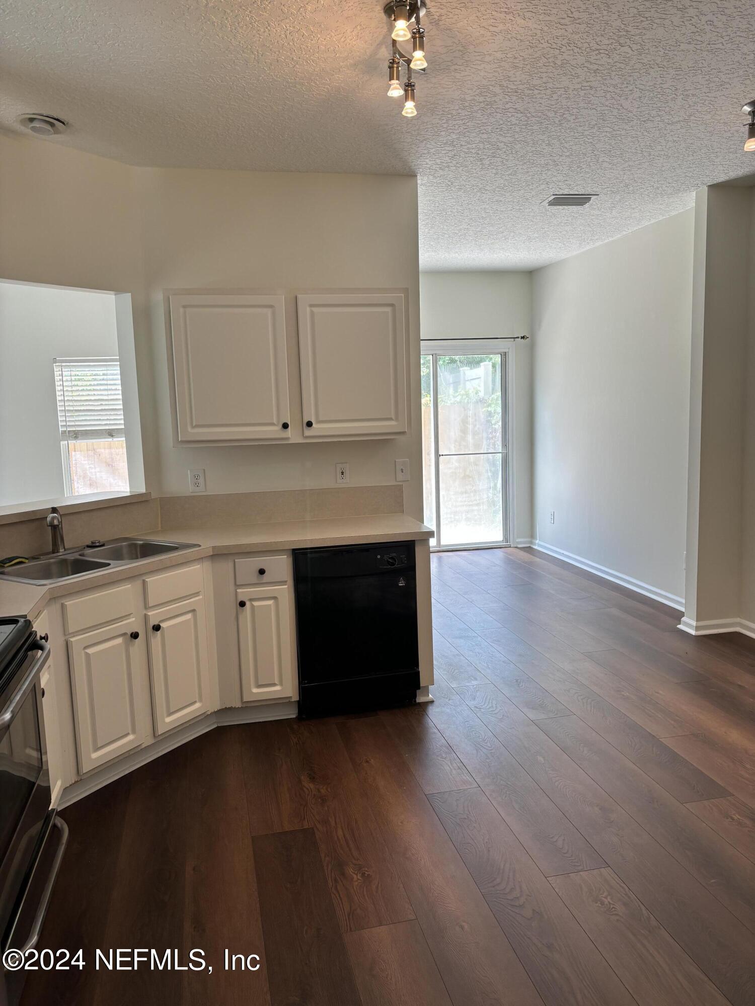 124 SHELBYS COVE Court
