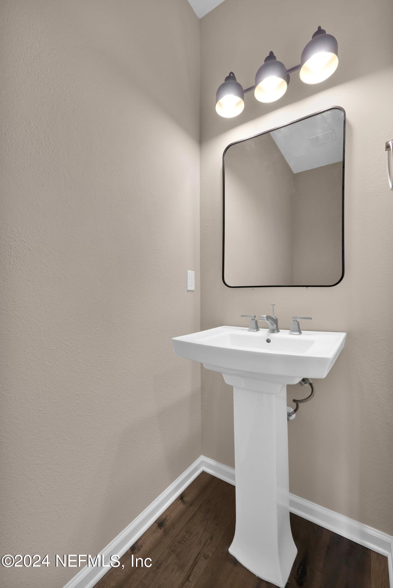 11108 MINNETTA Court