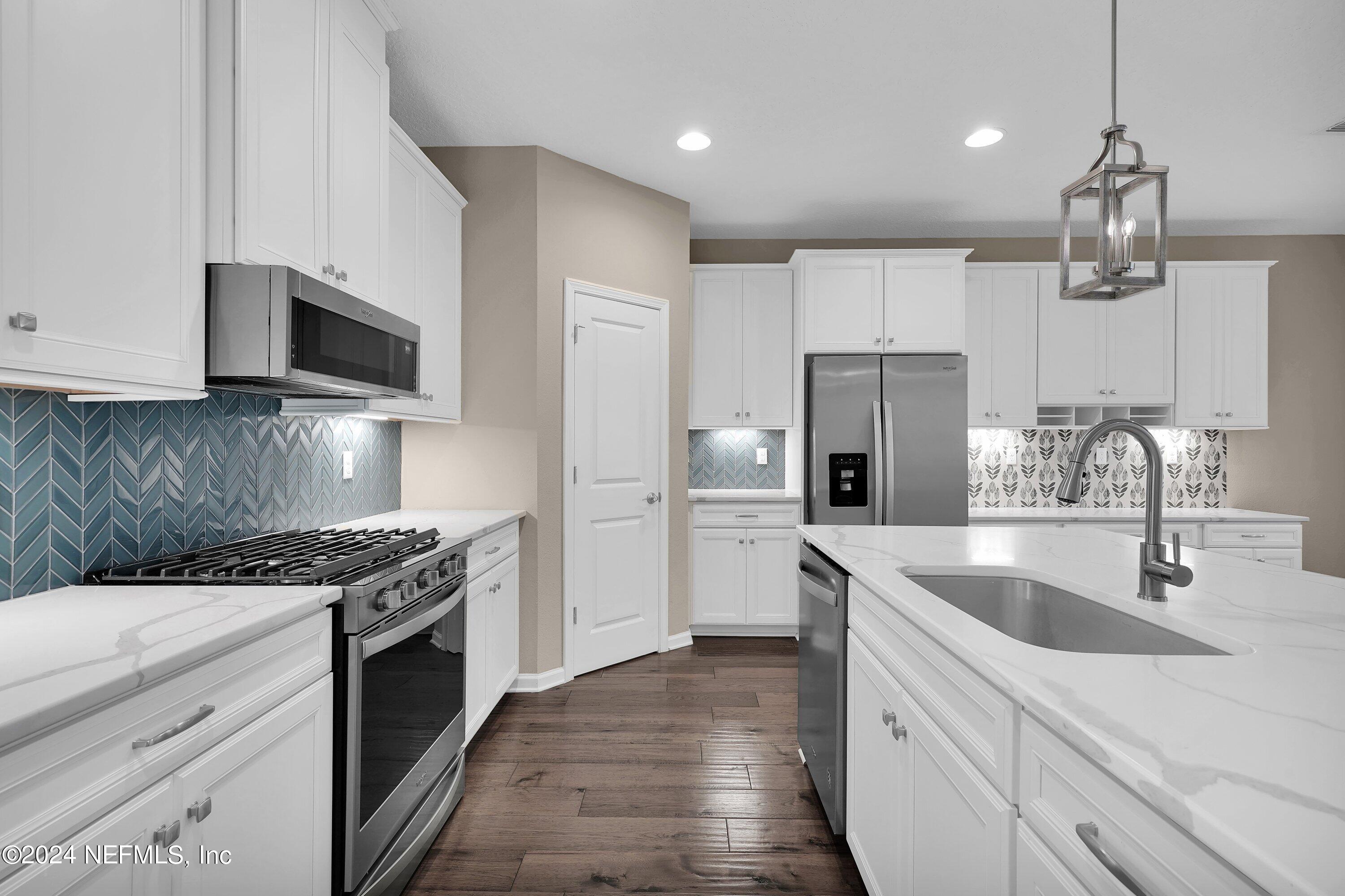 11108 MINNETTA Court