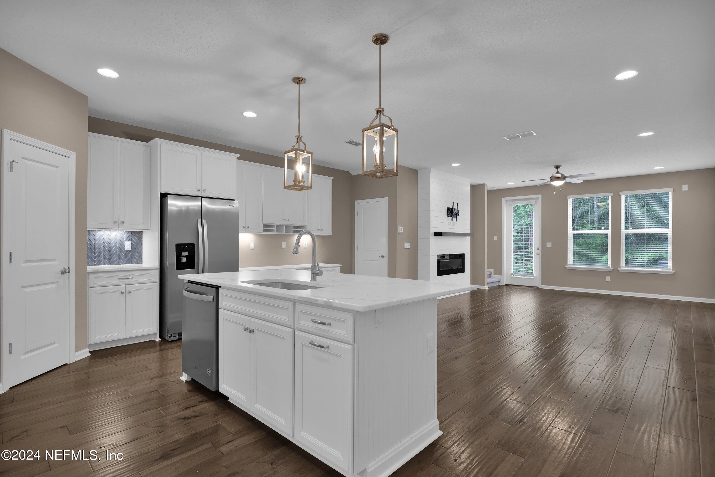 11108 MINNETTA Court