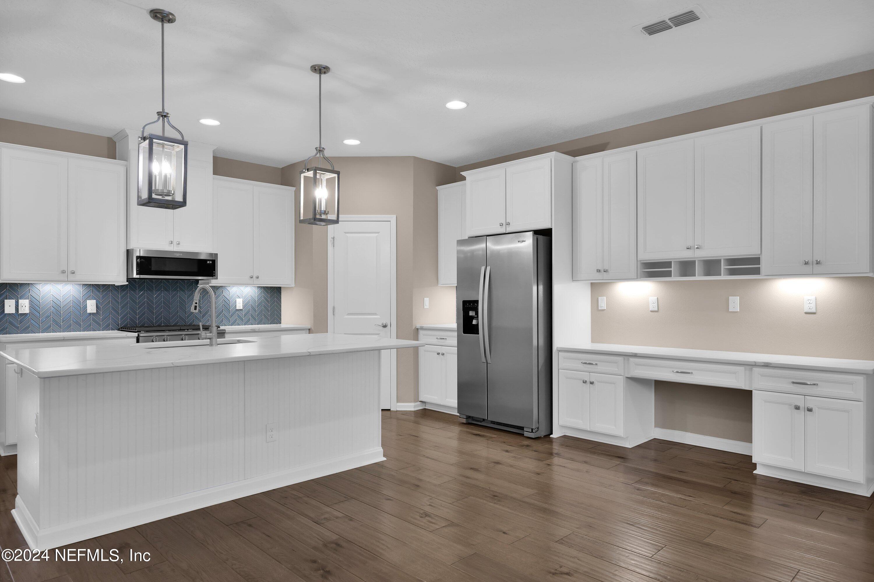 11108 MINNETTA Court