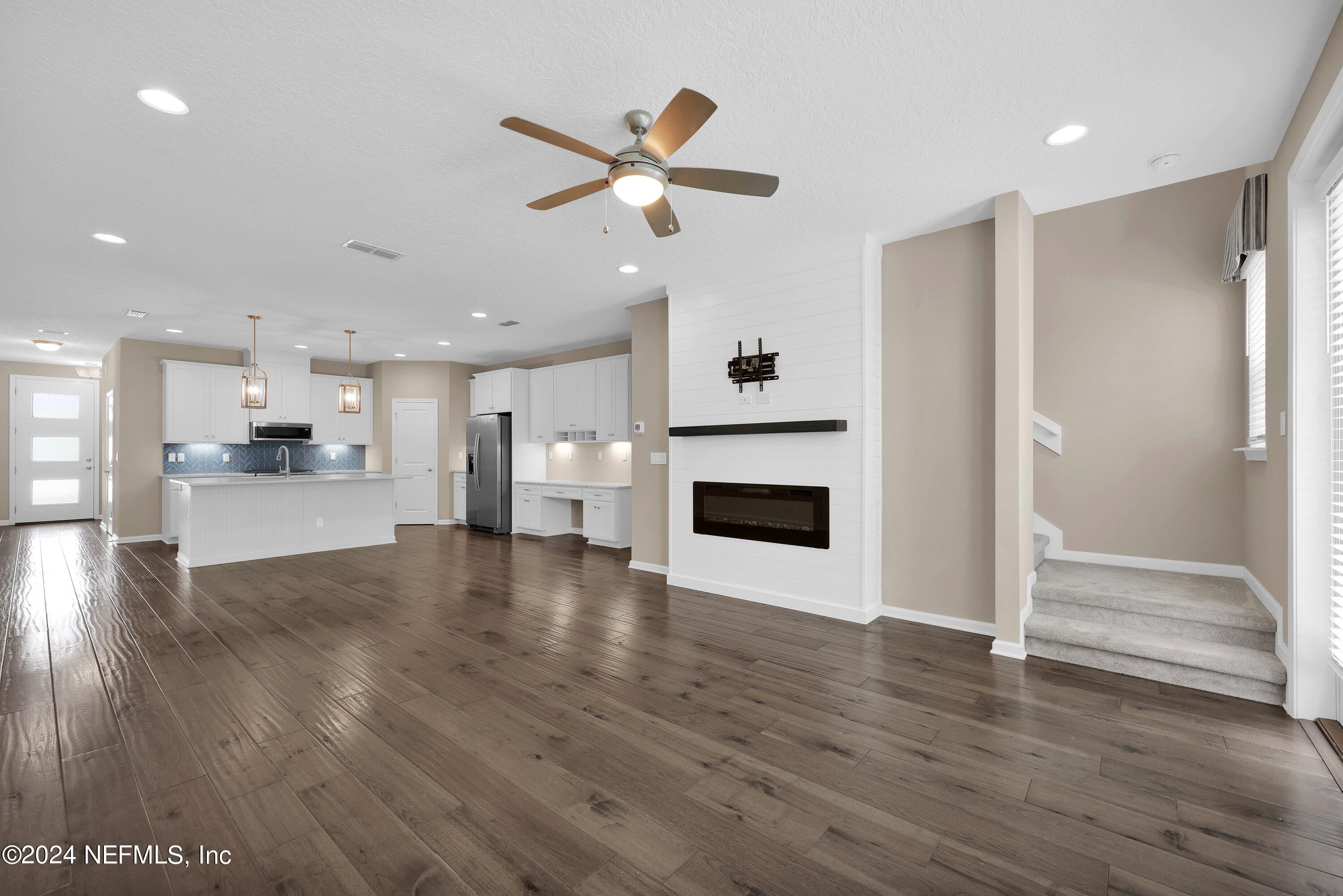 11108 MINNETTA Court