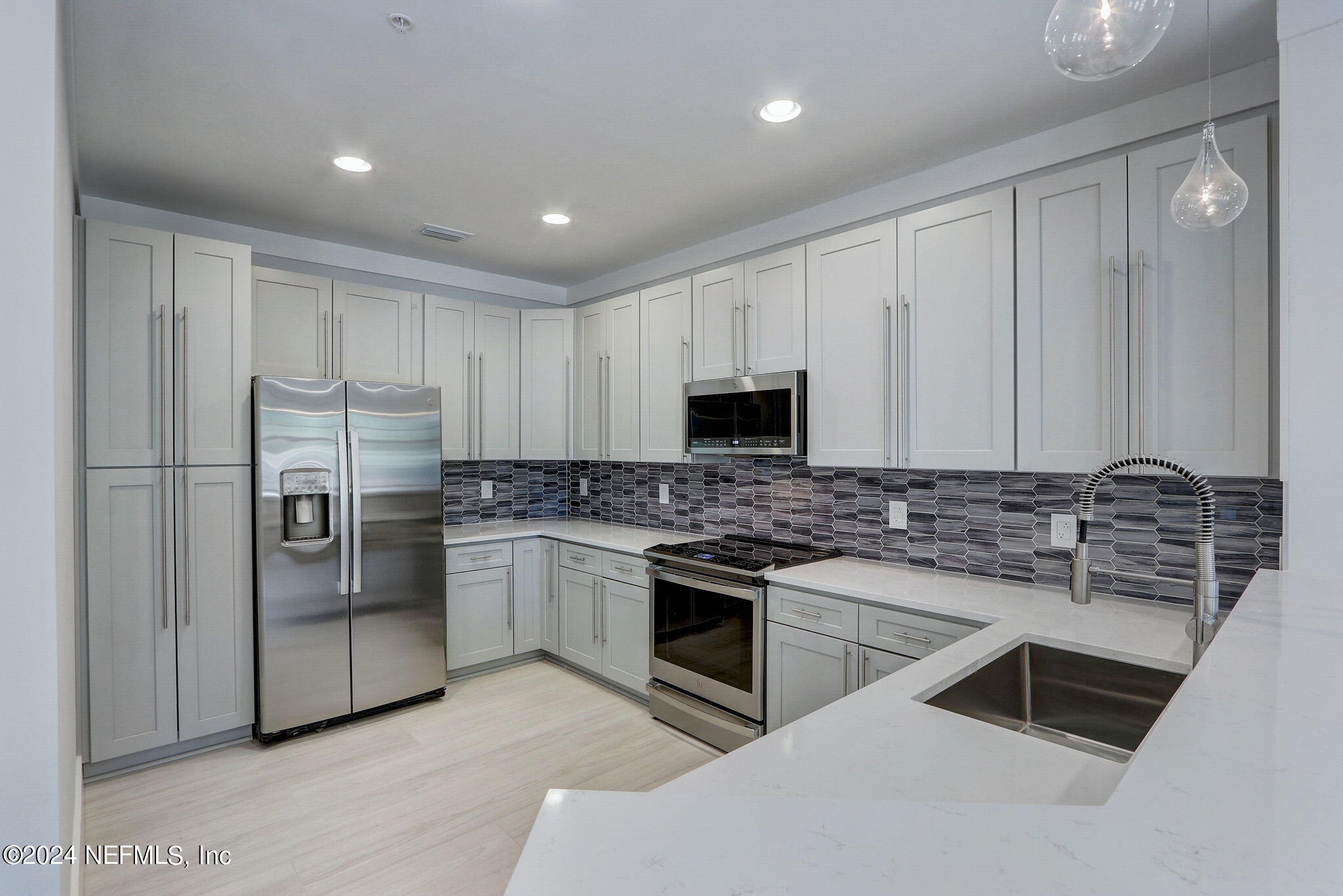 9823 TAPESTRY PARK Circle, 113