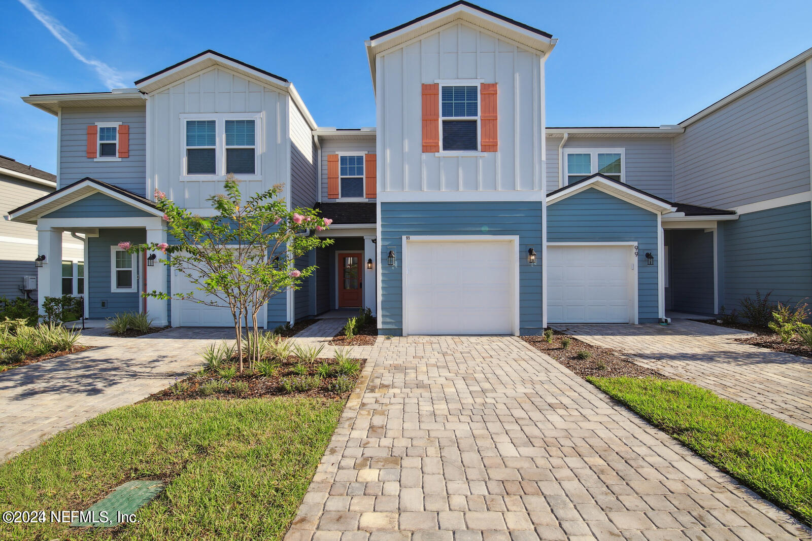 95 PINEBURY Lane