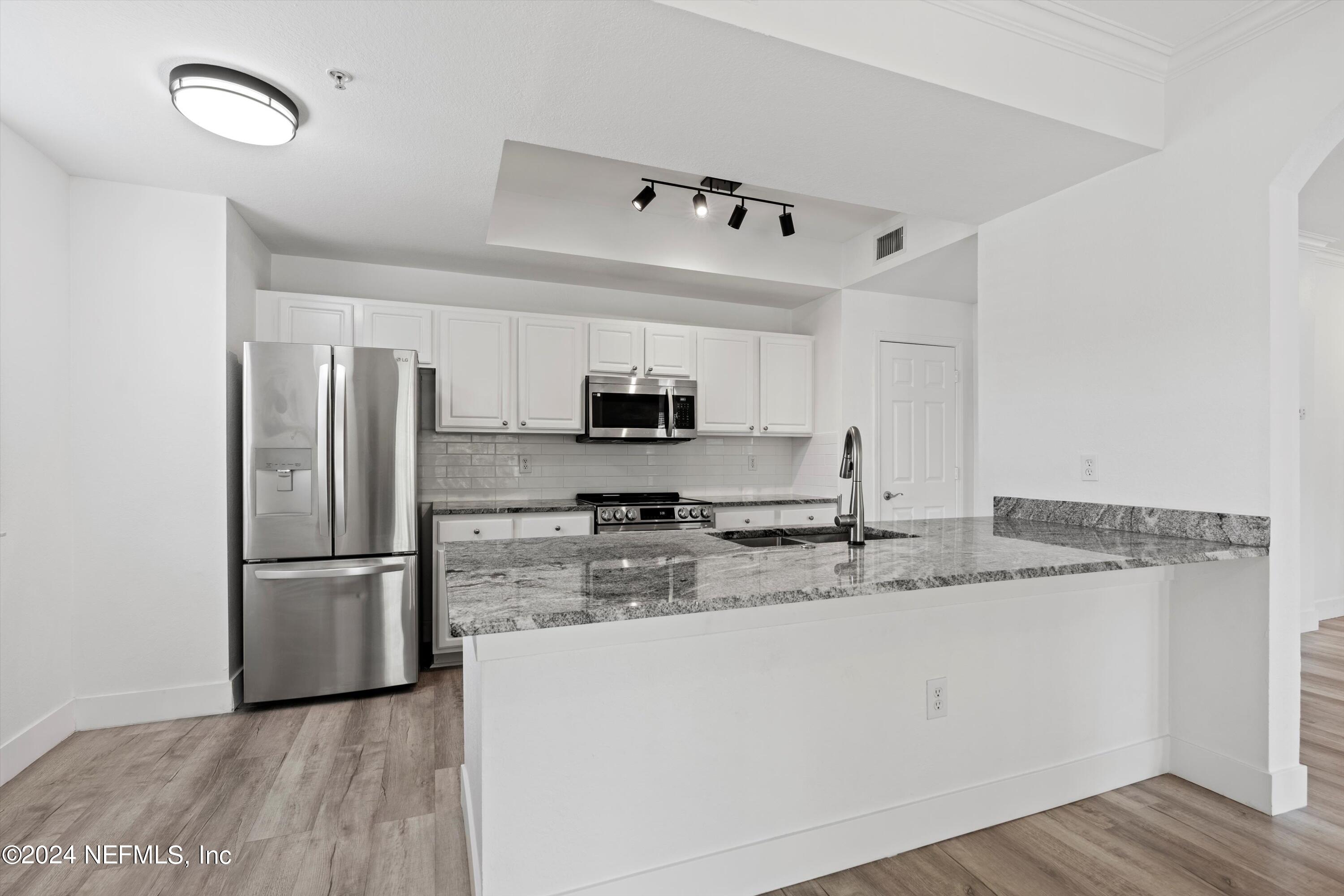 10075 GATE Parkway N, 701