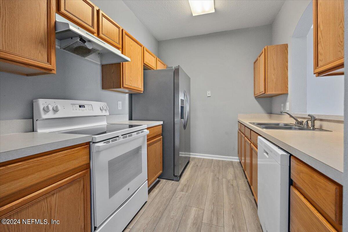 7990 BAYMEADOWS Road E, 828