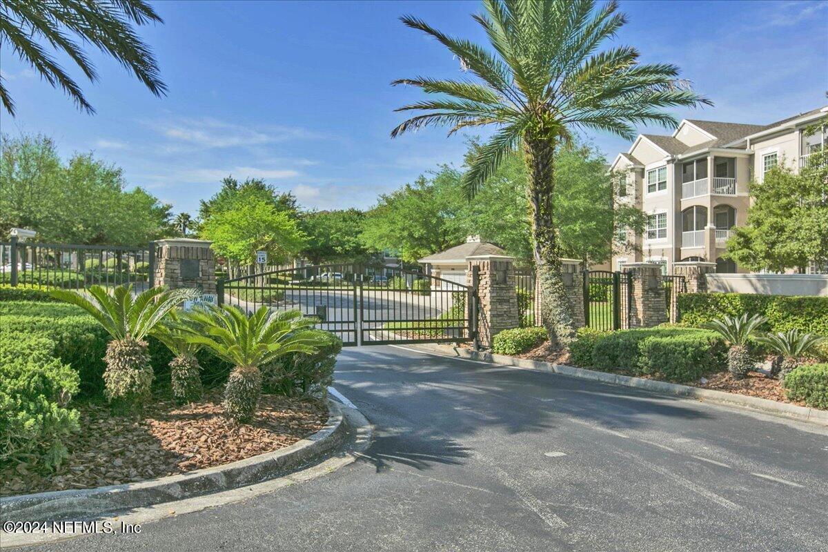 7990 BAYMEADOWS Road E, 828