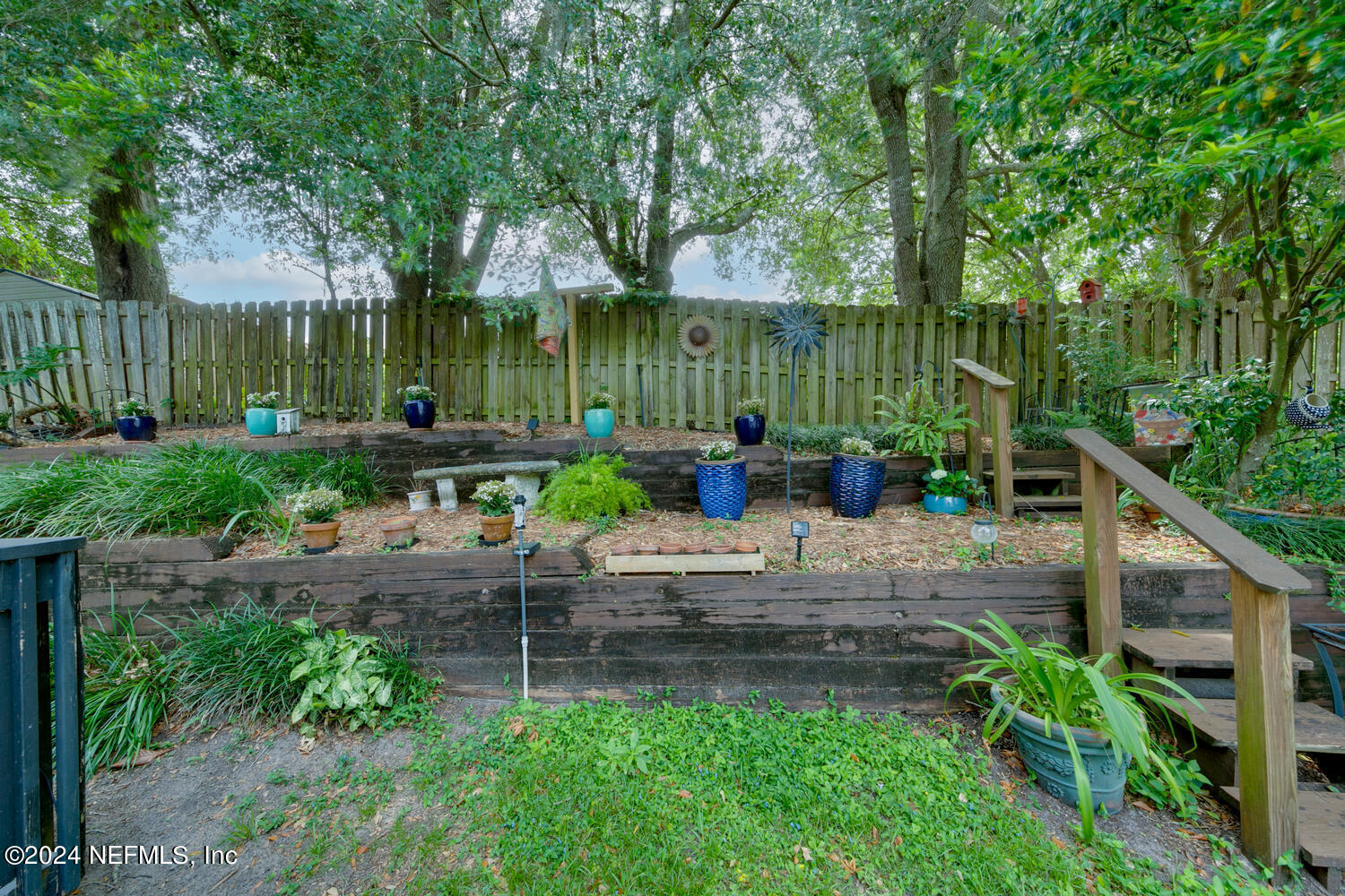 3947 MEADOWVIEW Drive N