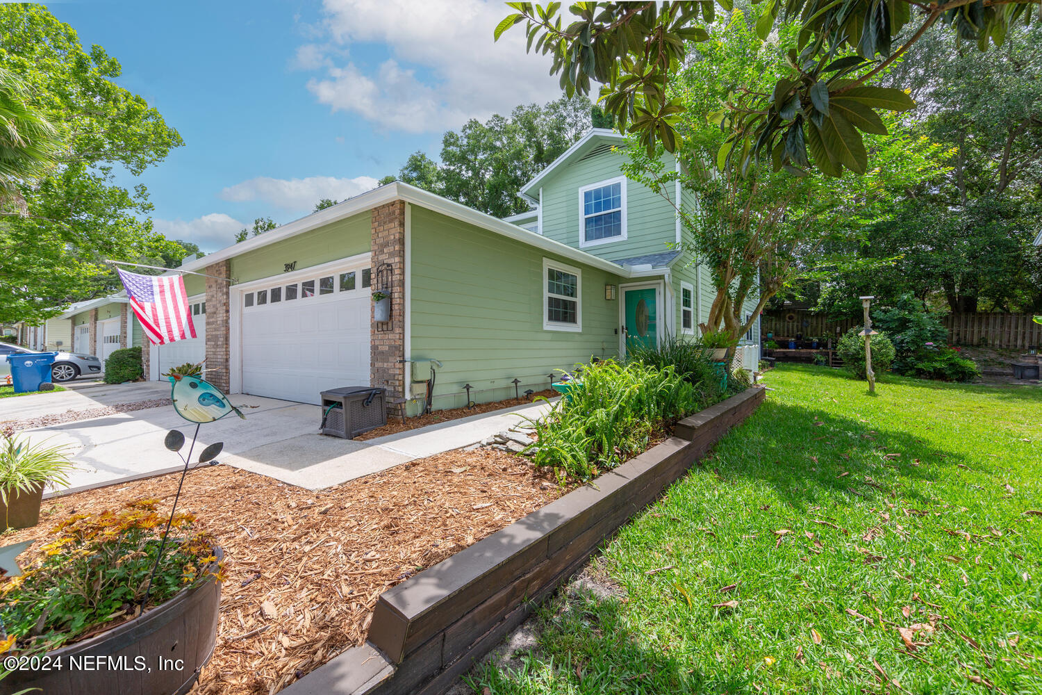 3947 MEADOWVIEW Drive N