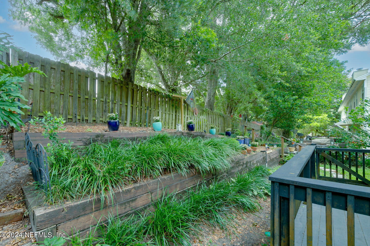 3947 MEADOWVIEW Drive N