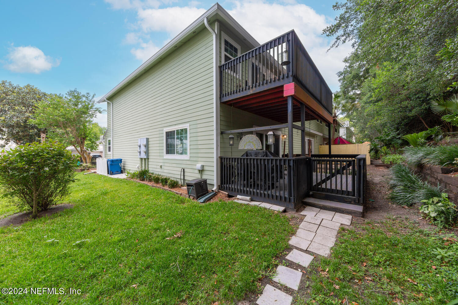 3947 MEADOWVIEW Drive N