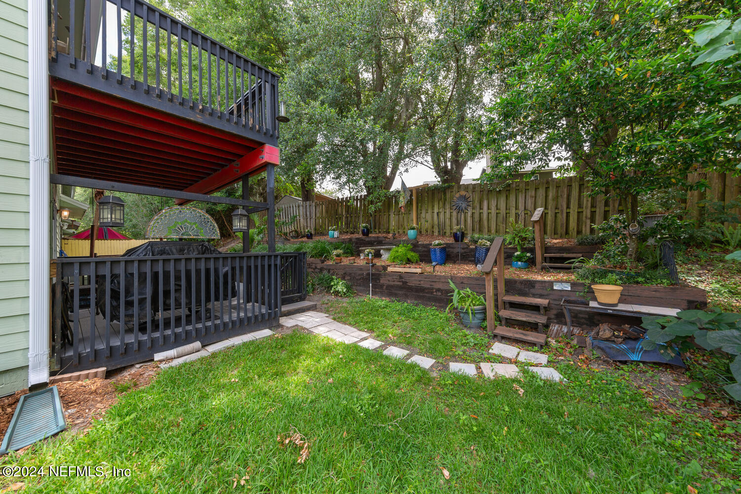 3947 MEADOWVIEW Drive N