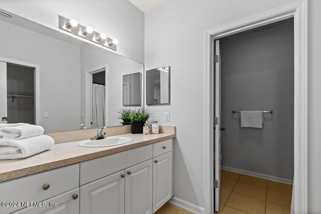 3750 SILVER BLUFF Boulevard, 205