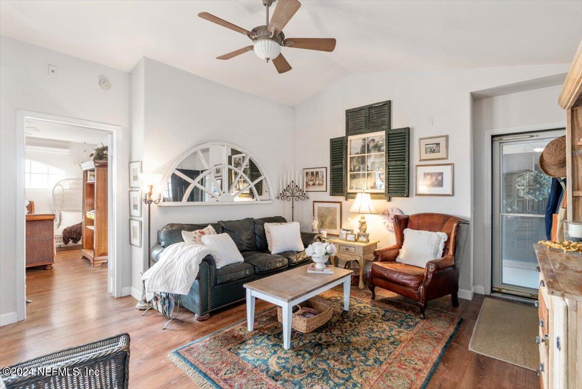 1701 THE GREENS Way, 1631