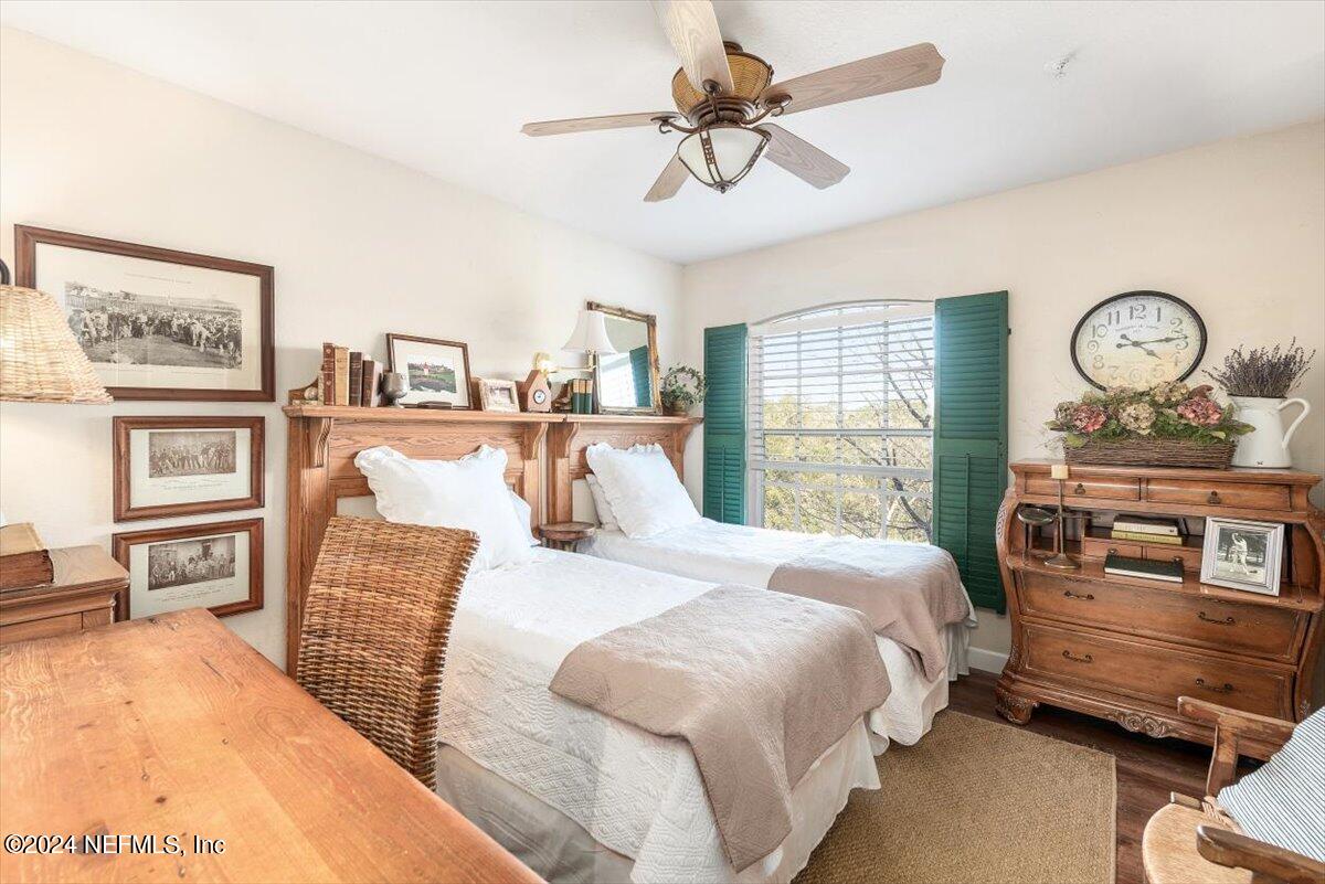 1701 THE GREENS Way, 1631