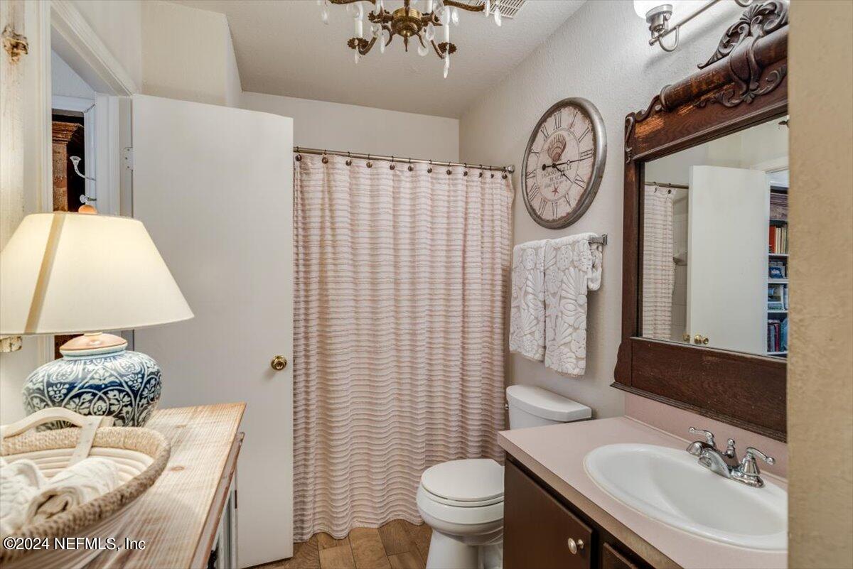 1701 THE GREENS Way, 1631