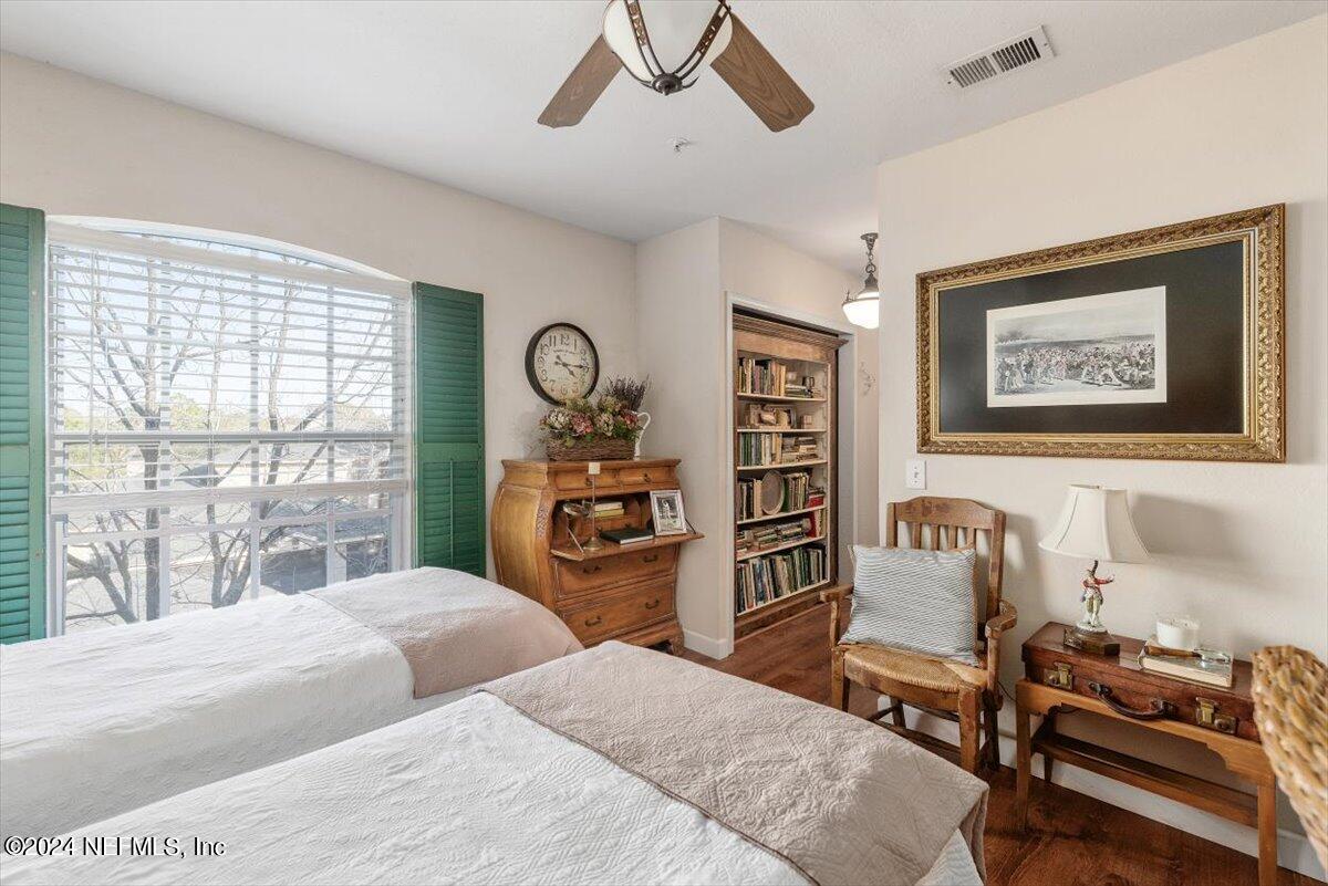 1701 THE GREENS Way, 1631