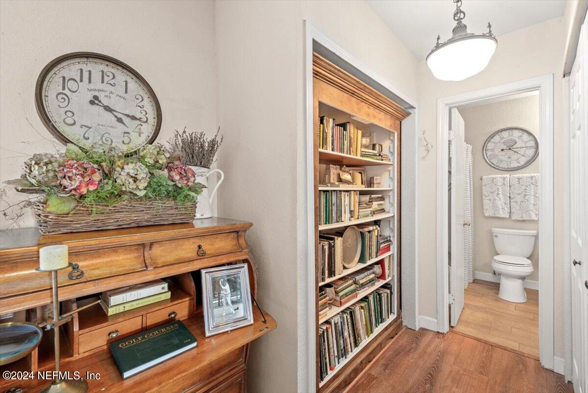 1701 THE GREENS Way, 1631
