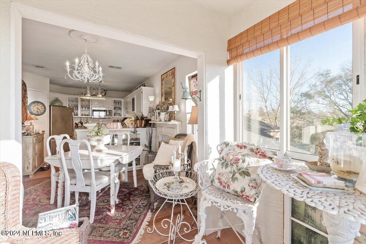 1701 THE GREENS Way, 1631