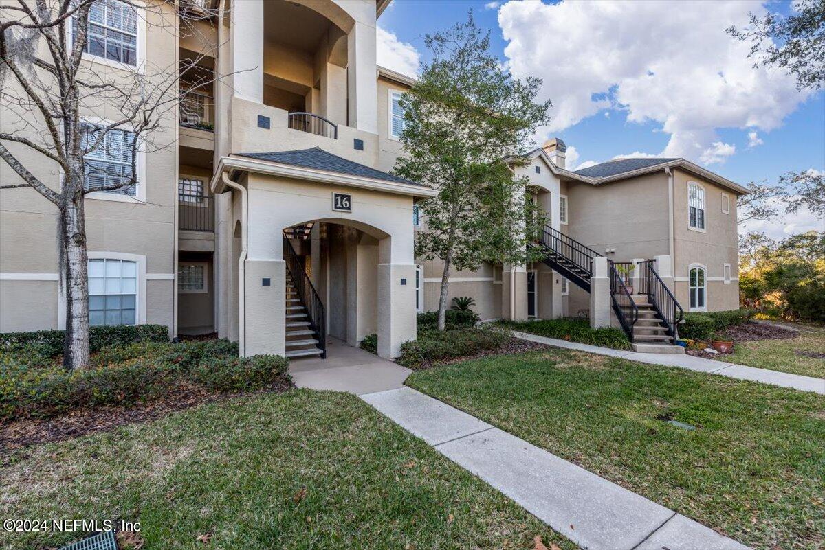 1701 THE GREENS Way, 1631