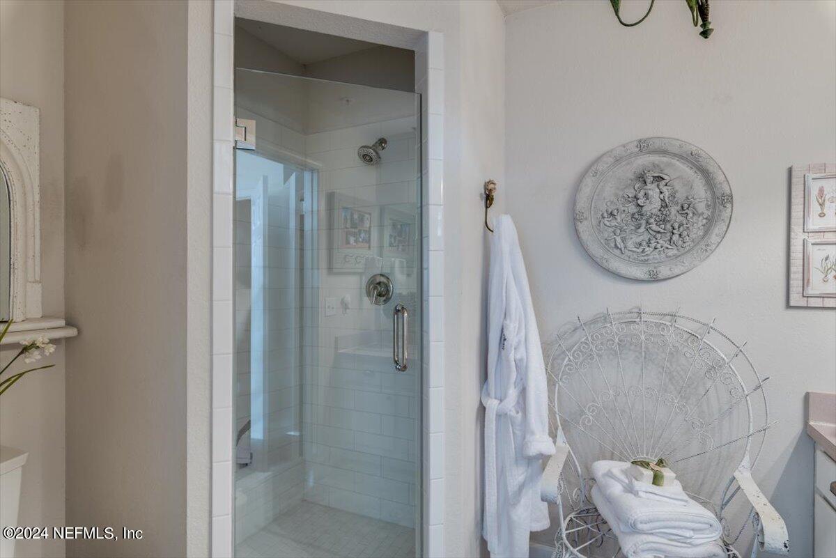 1701 THE GREENS Way, 1631