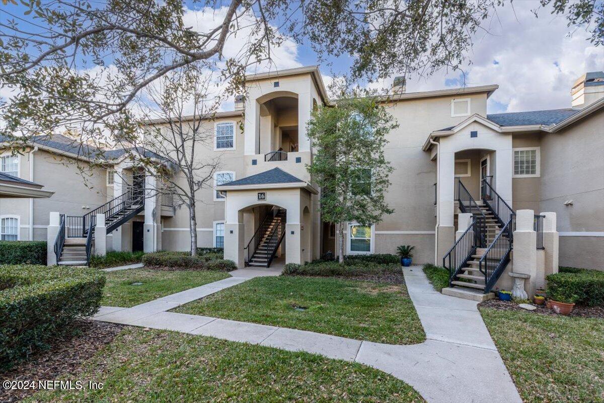 1701 THE GREENS Way, 1631