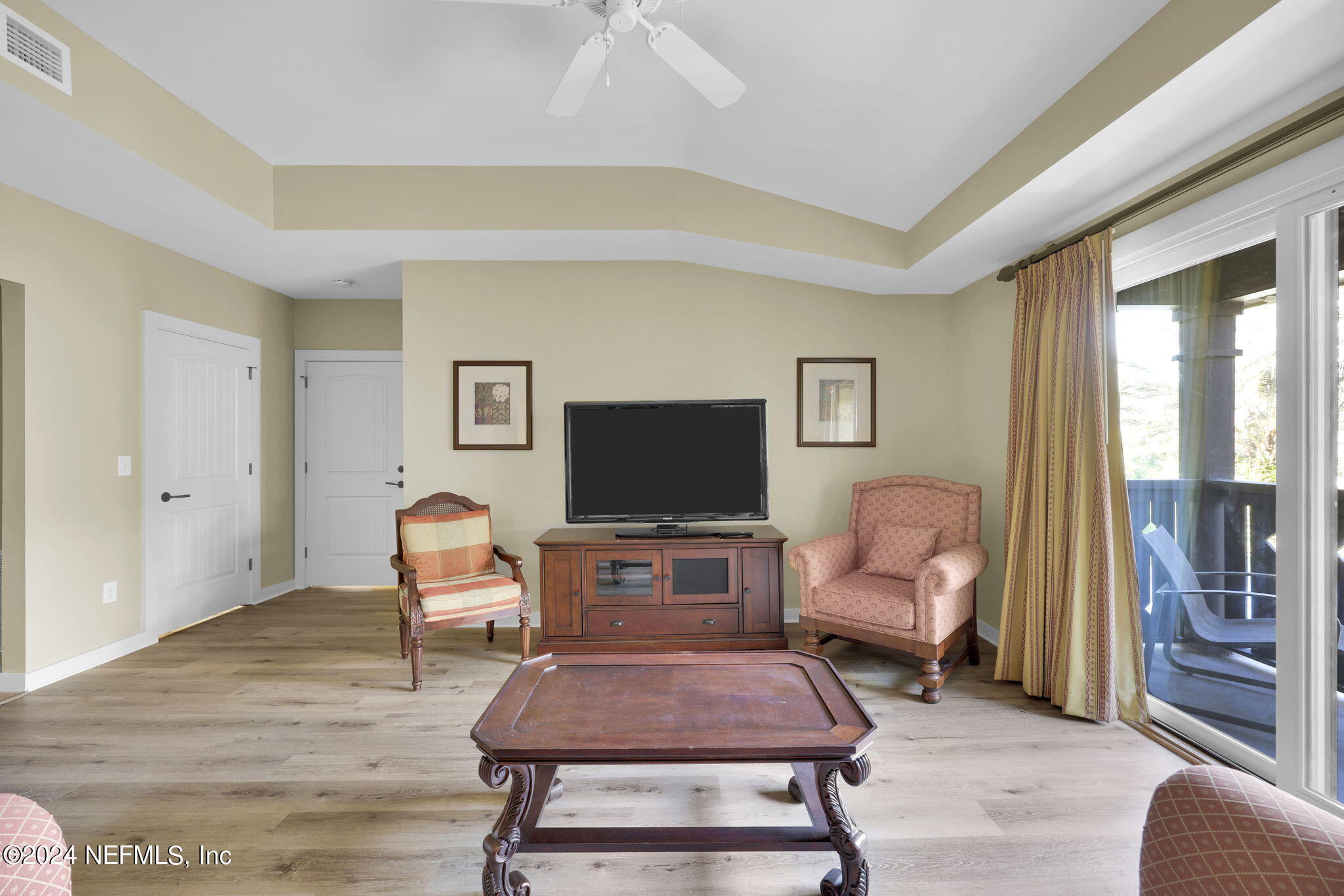 945 REGISTRY Boulevard, 311
