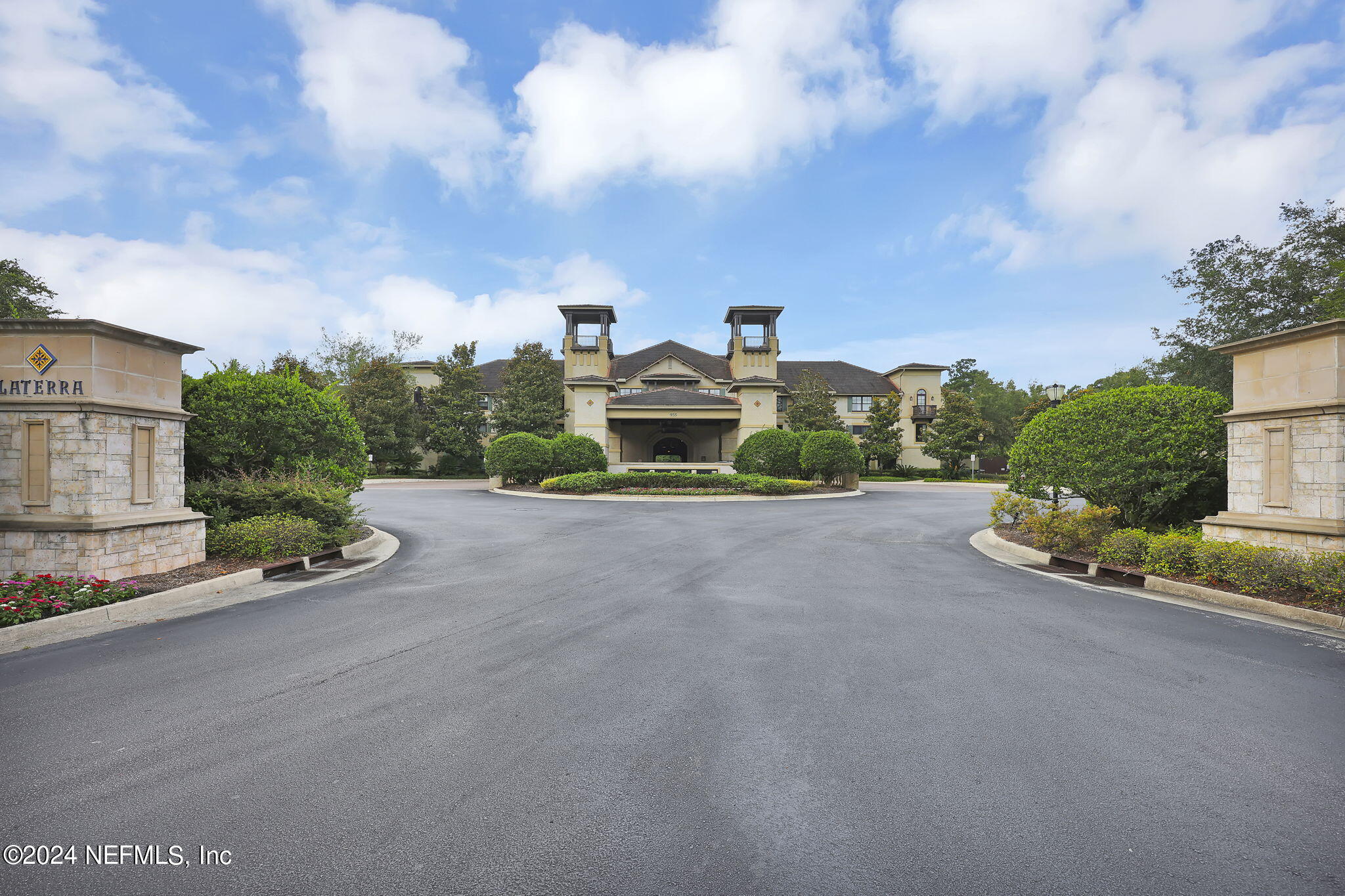 945 REGISTRY Boulevard, 311