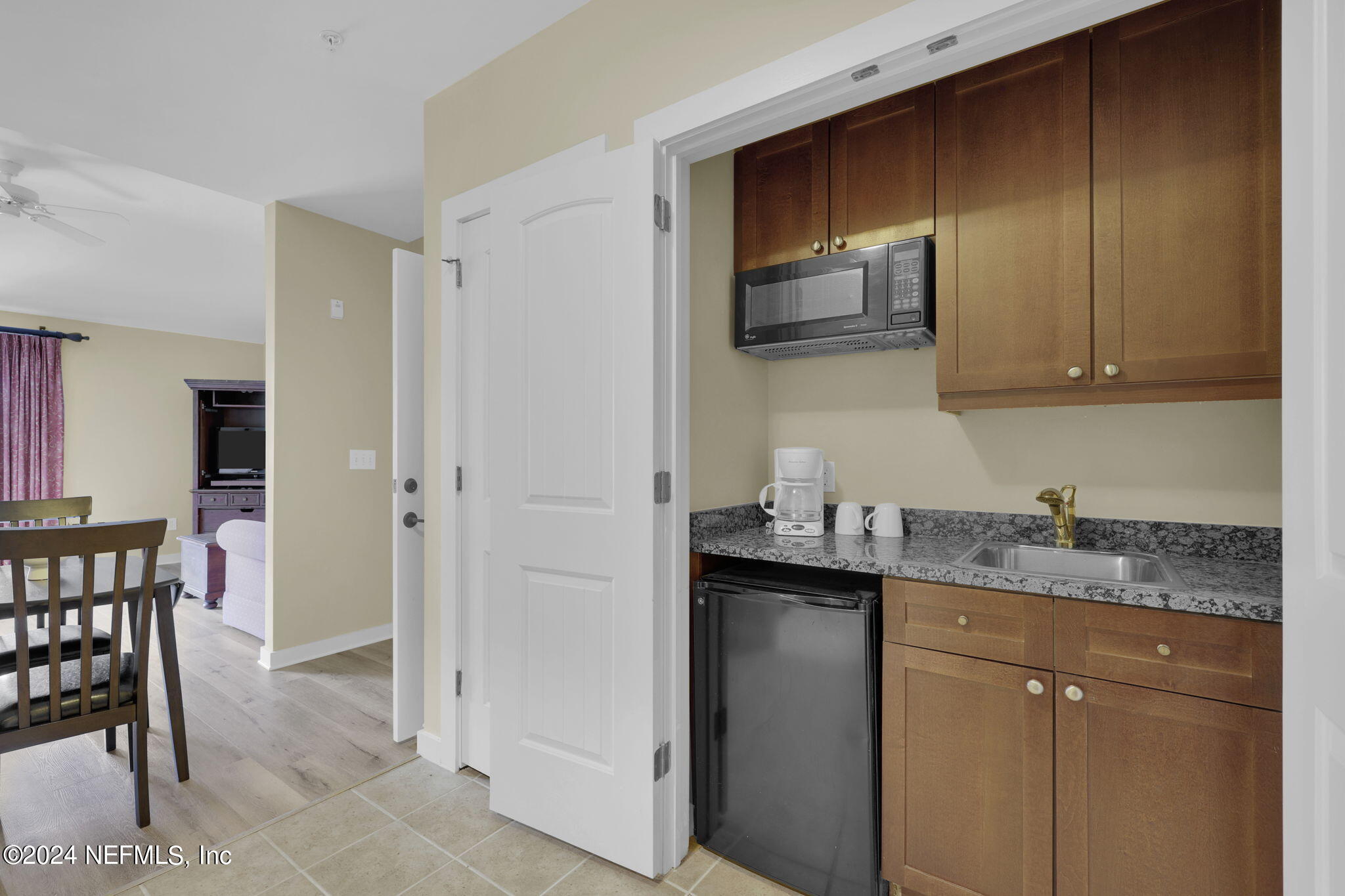 945 REGISTRY Boulevard, 311
