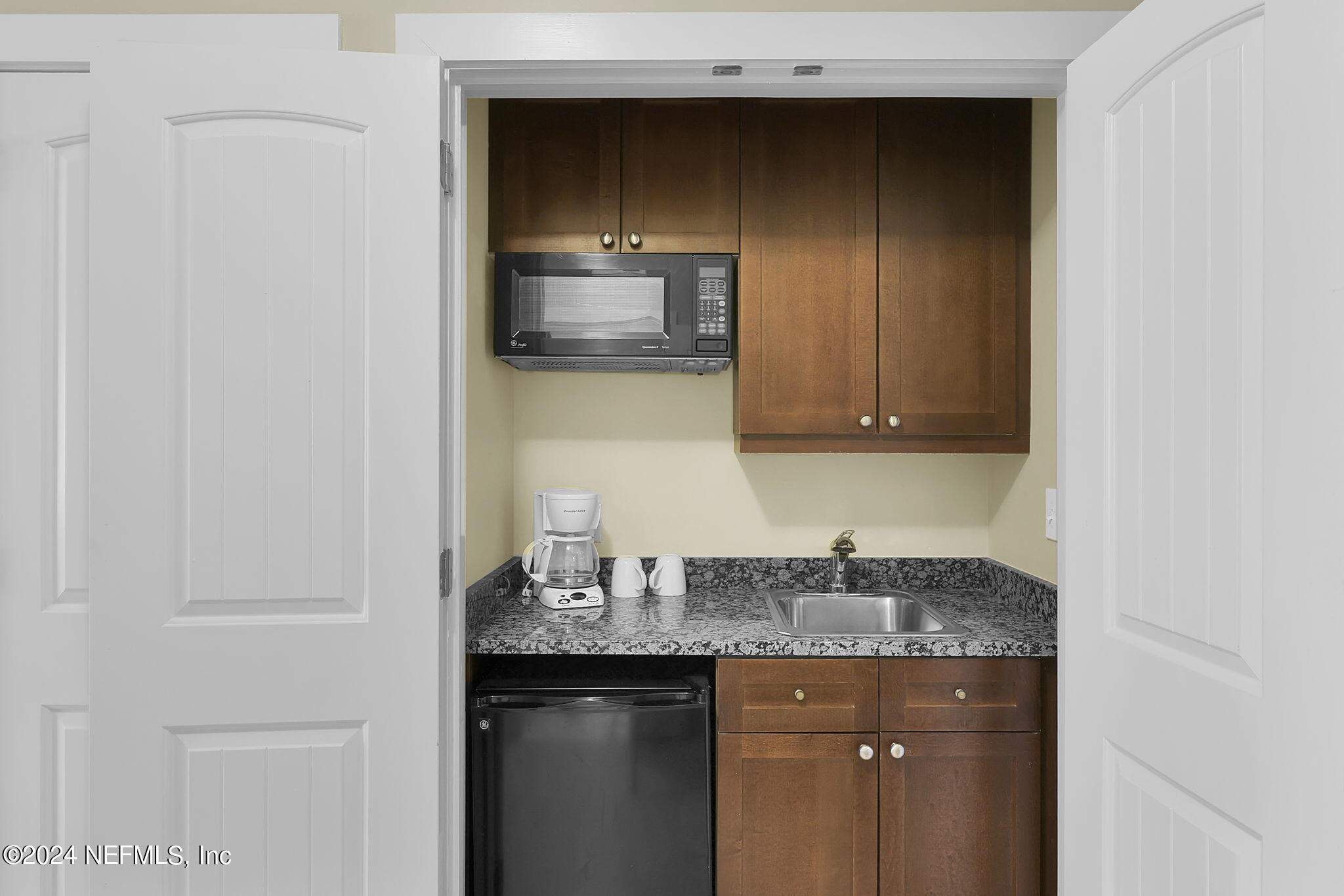 945 REGISTRY Boulevard, 311