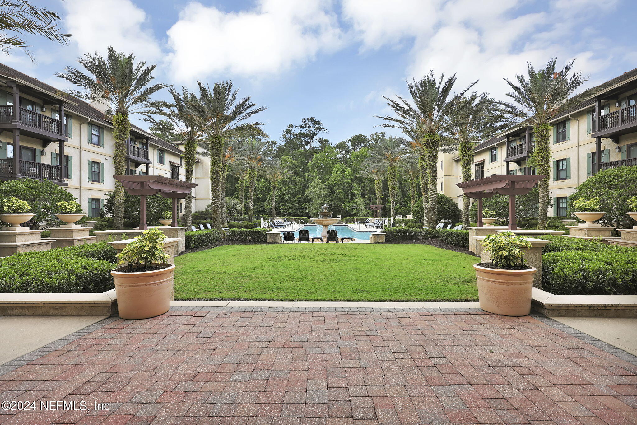 945 REGISTRY Boulevard, 311