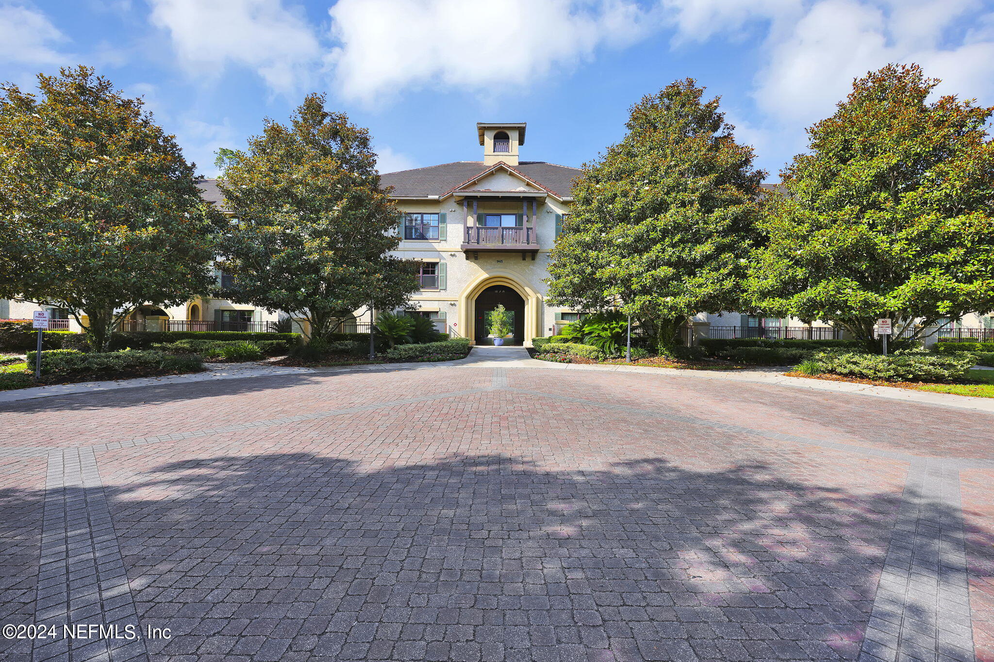 945 REGISTRY Boulevard, 311