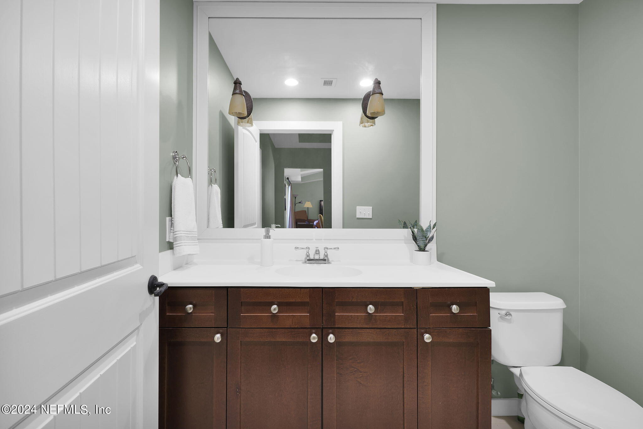 945 REGISTRY Boulevard, 311
