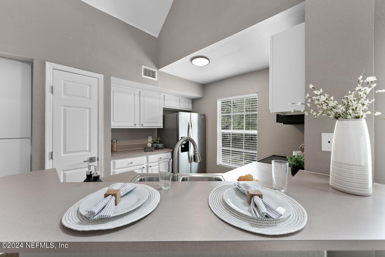 13703 RICHMOND PARK Drive N, 2205