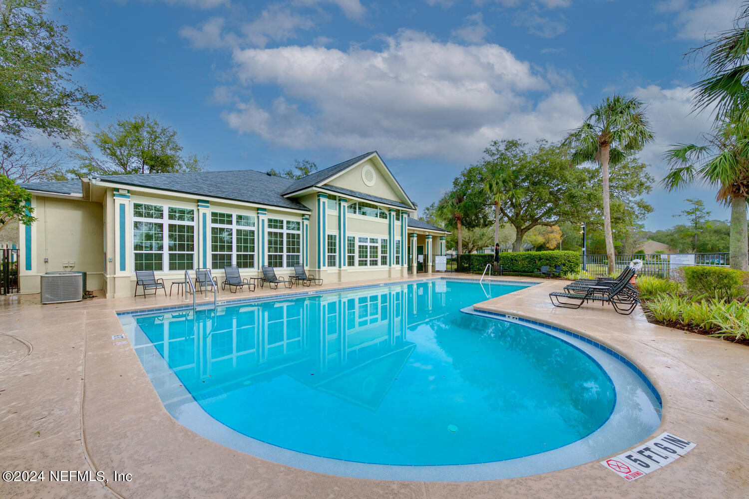 13703 RICHMOND PARK Drive N, 2205